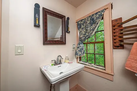 31 Long Hill Road Raymond NH 03077