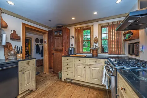 31 Long Hill Road Raymond NH 03077