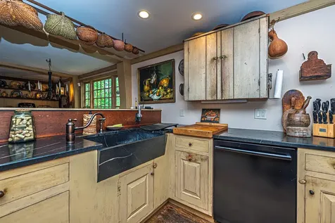 31 Long Hill Road Raymond NH 03077