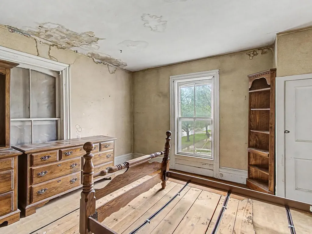 28 West Street Bristol VT 05443