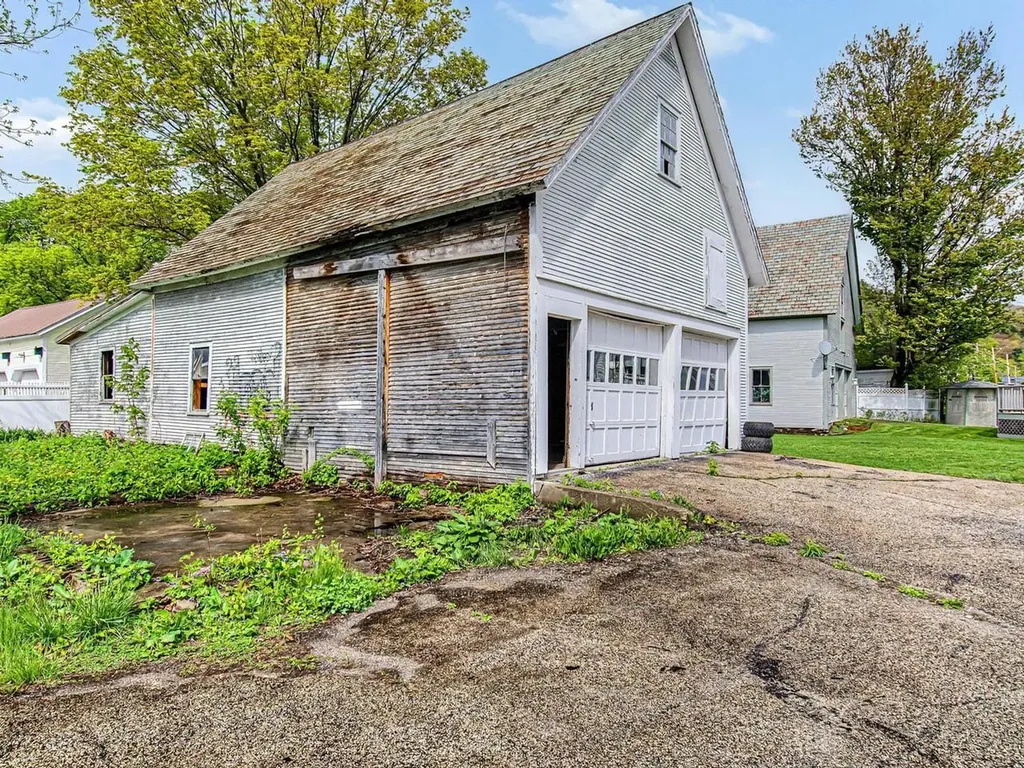 28 West Street Bristol VT 05443