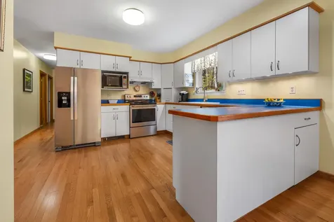 8 Laramie Road Hanover NH 03750