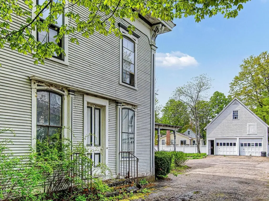 28 West Street Bristol VT 05443
