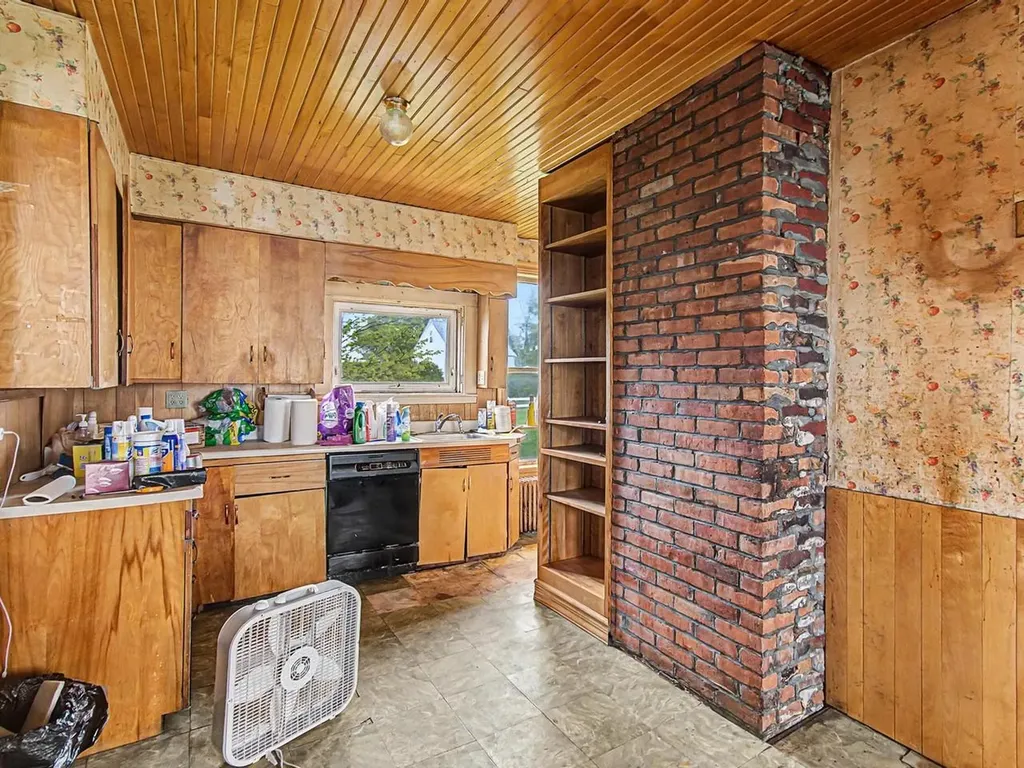 28 West Street Bristol VT 05443