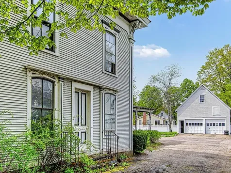 28 West Street Bristol VT 05443