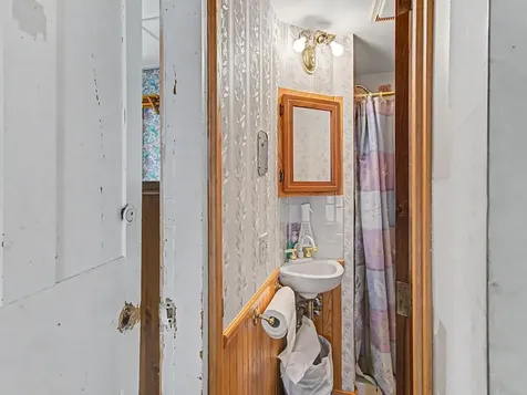 28 West Street Bristol VT 05443