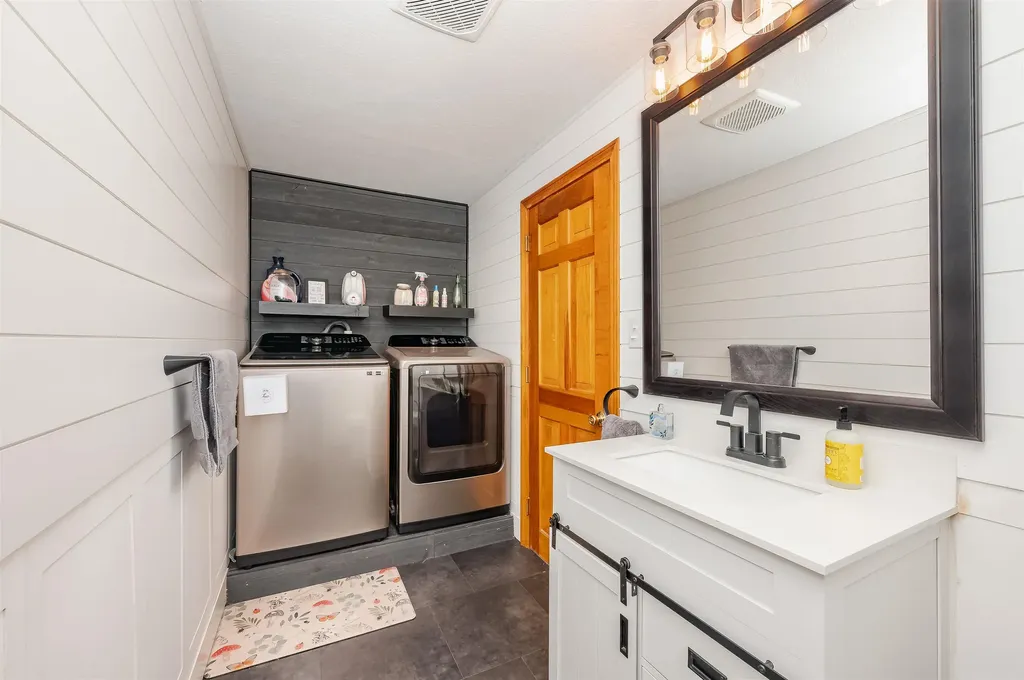 21 Elaine Road Middleton NH 03887