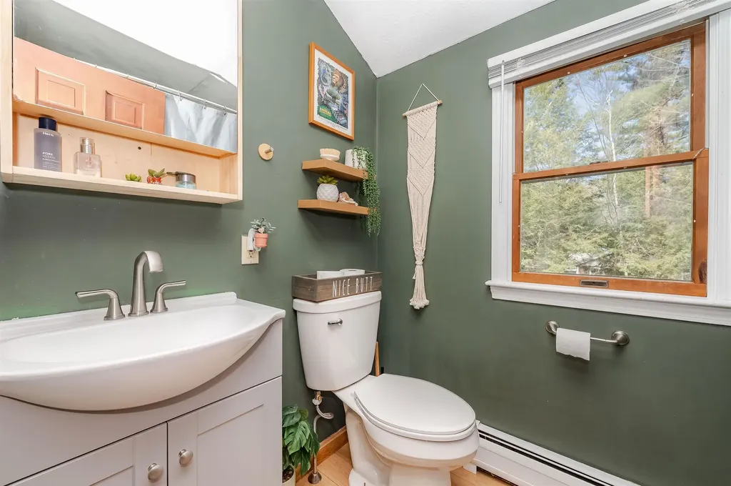21 Elaine Road Middleton NH 03887