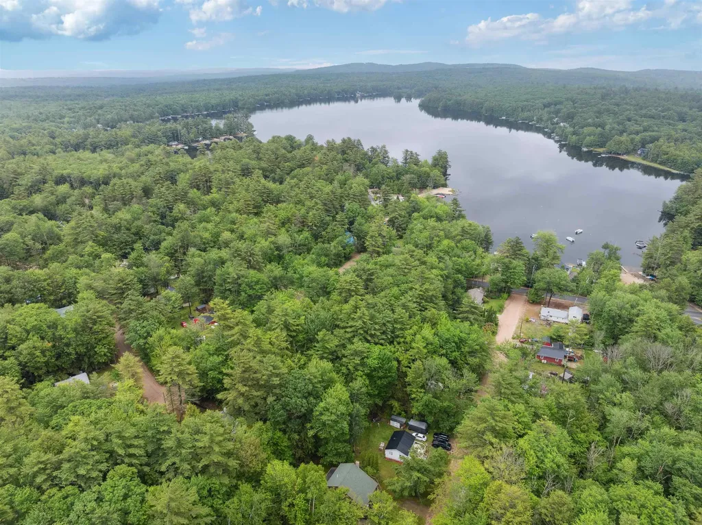 21 Elaine Road Middleton NH 03887