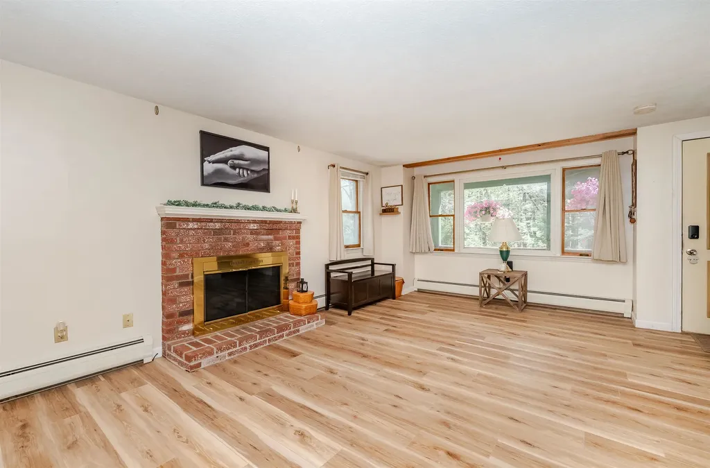 21 Elaine Road Middleton NH 03887
