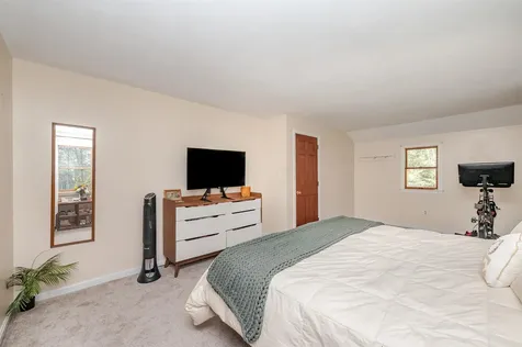 21 Elaine Road Middleton NH 03887