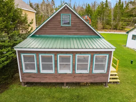 211 Beach Road Pittsburg NH 03592