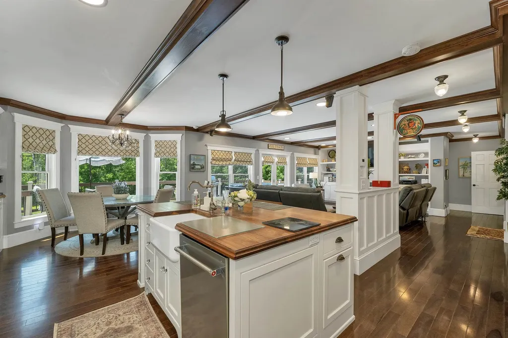 63 Sand Hill Road Gilford NH 03249