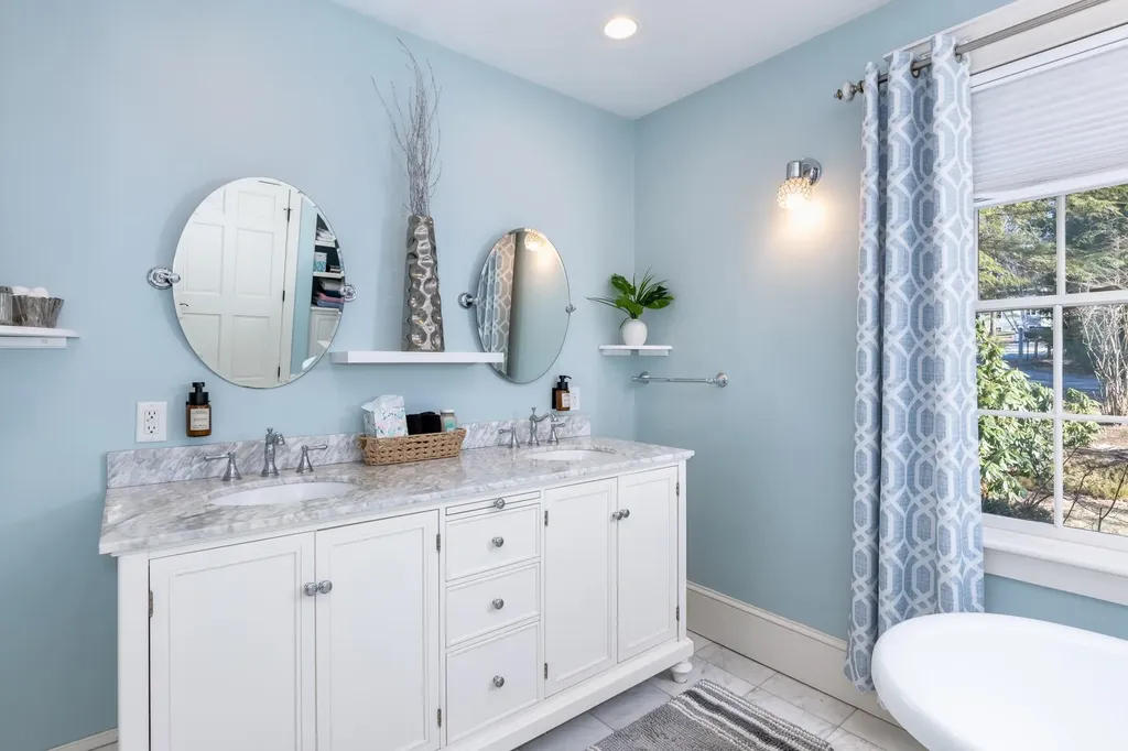 63 Sand Hill Road Gilford NH 03249
