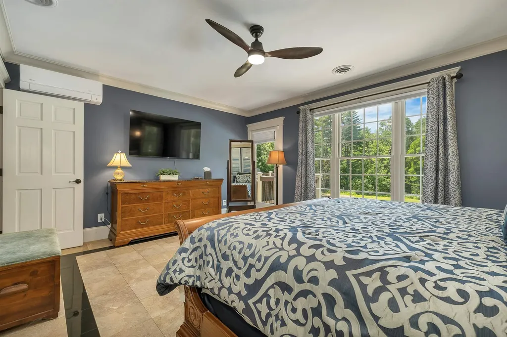 63 Sand Hill Road Gilford NH 03249