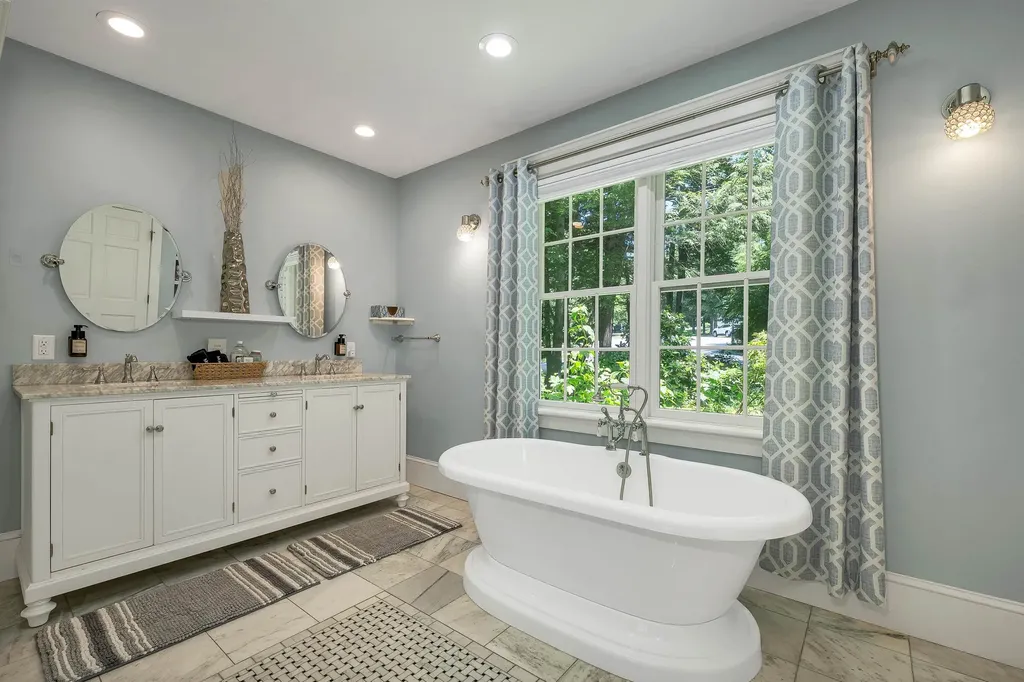 63 Sand Hill Road Gilford NH 03249