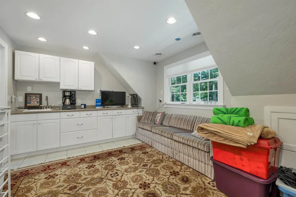 63 Sand Hill Road Gilford NH 03249