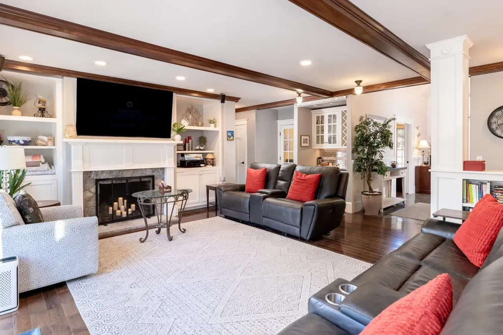 63 Sand Hill Road Gilford NH 03249