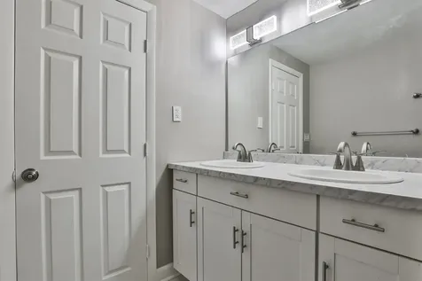 37 Cannongate Iii Road Nashua NH 03063