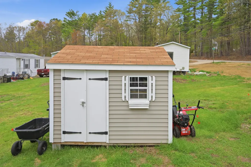 4 Roby Lane Lee NH 03861