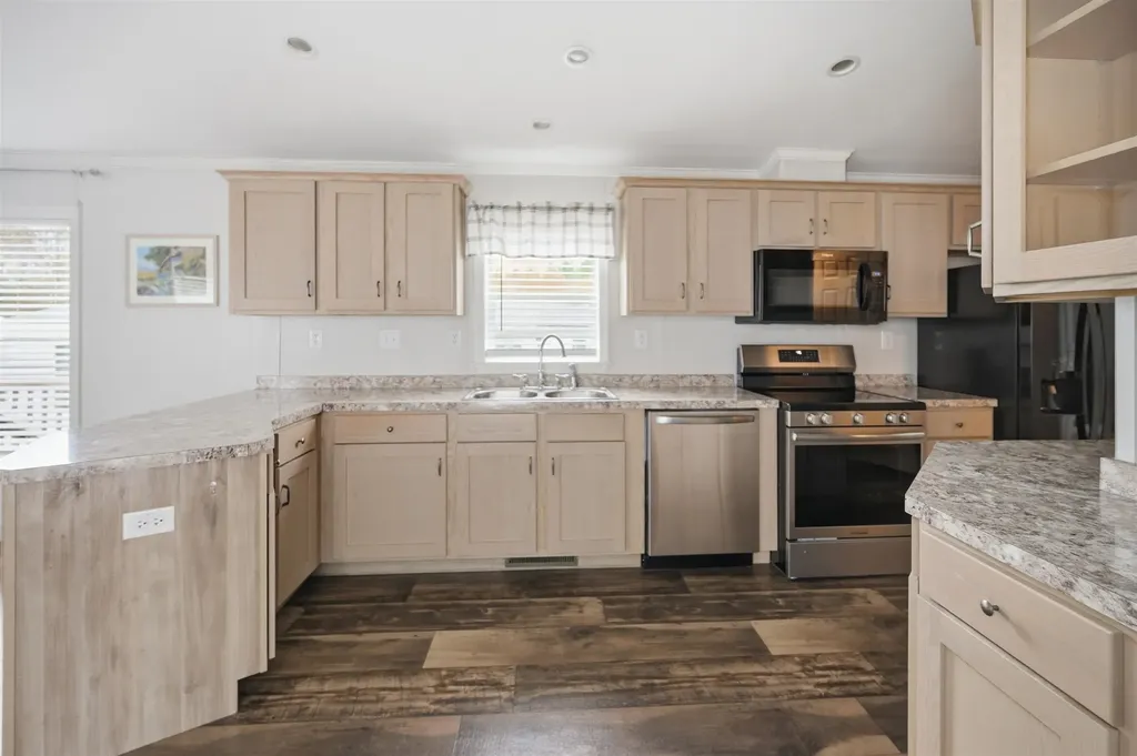 4 Roby Lane Lee NH 03861