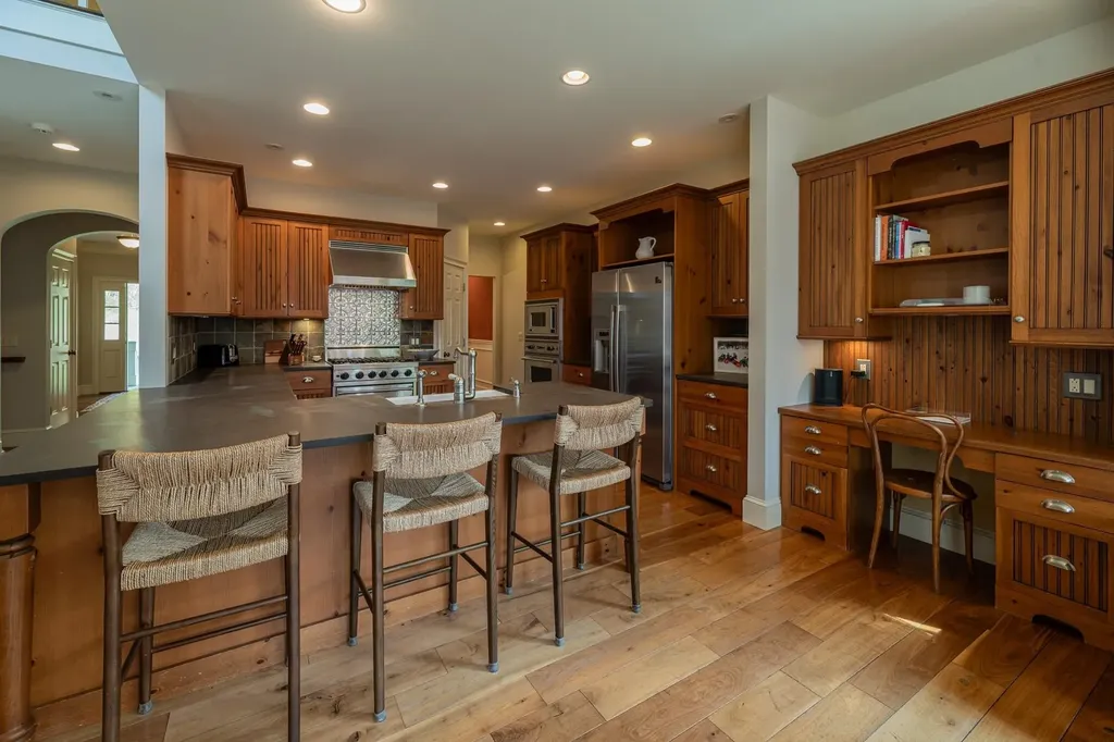 527 Sleighbell Lane Manchester VT 05255