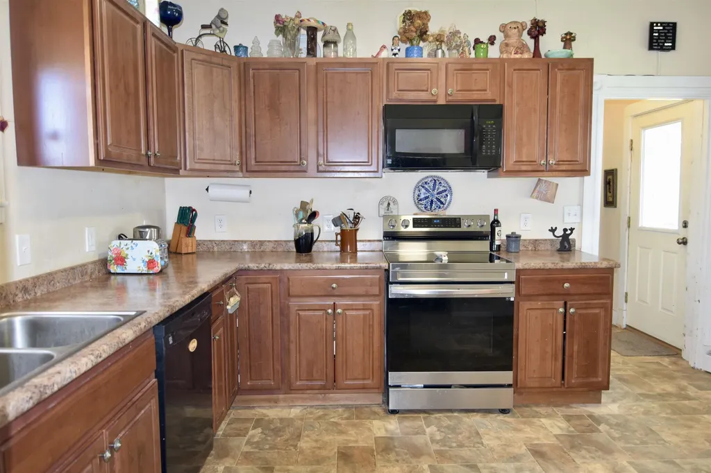 33 Court Street Newport NH 03773