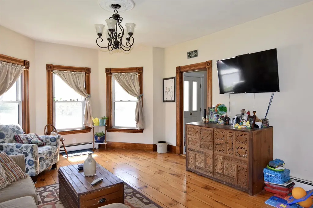 33 Court Street Newport NH 03773