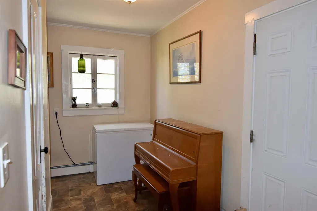 33 Court Street Newport NH 03773