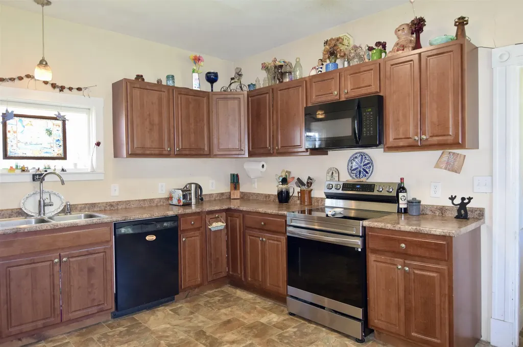 33 Court Street Newport NH 03773