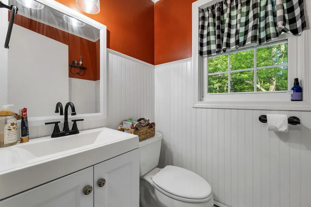 19 Hillview Terrace Farmington NH 03835