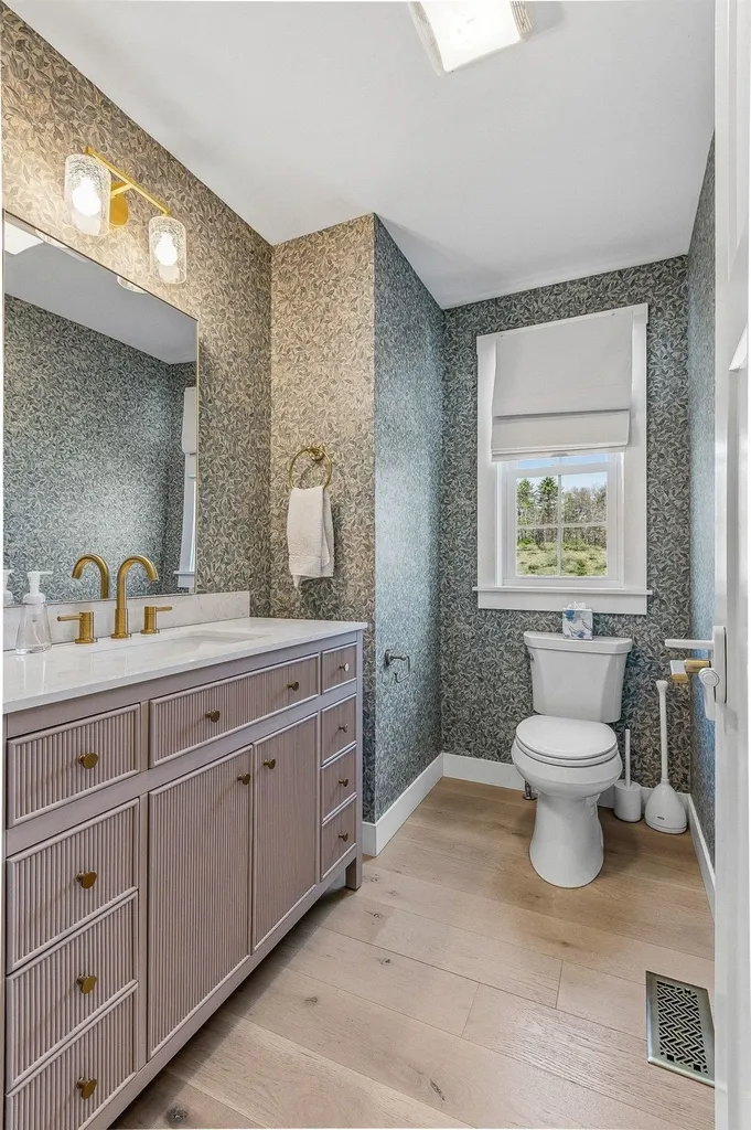 19 Lovering Road North Hampton NH 03862