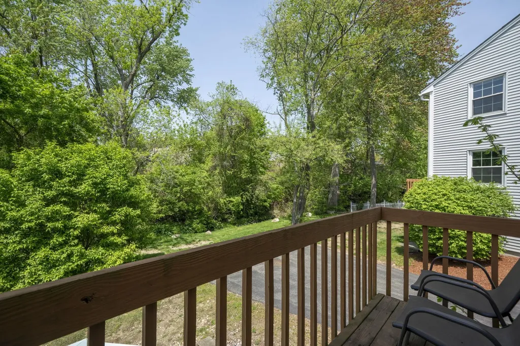 44 Brook Hollow Way Manchester NH 03103