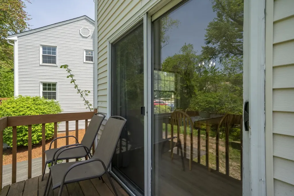 44 Brook Hollow Way Manchester NH 03103