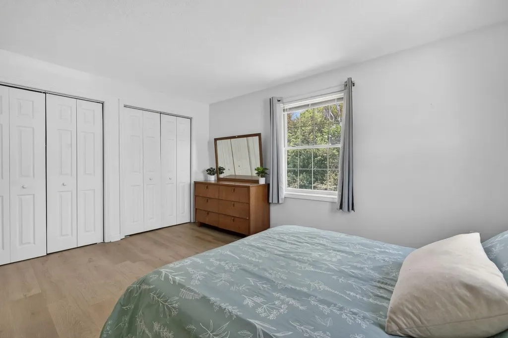 44 Brook Hollow Way Manchester NH 03103