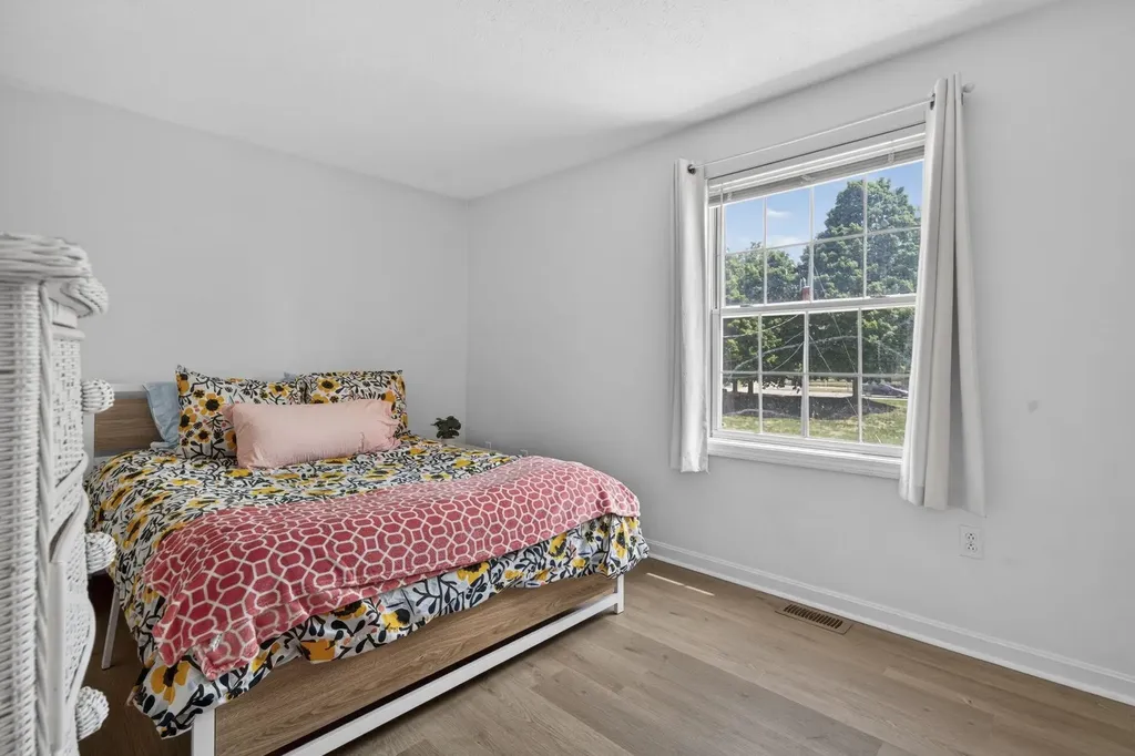 44 Brook Hollow Way Manchester NH 03103