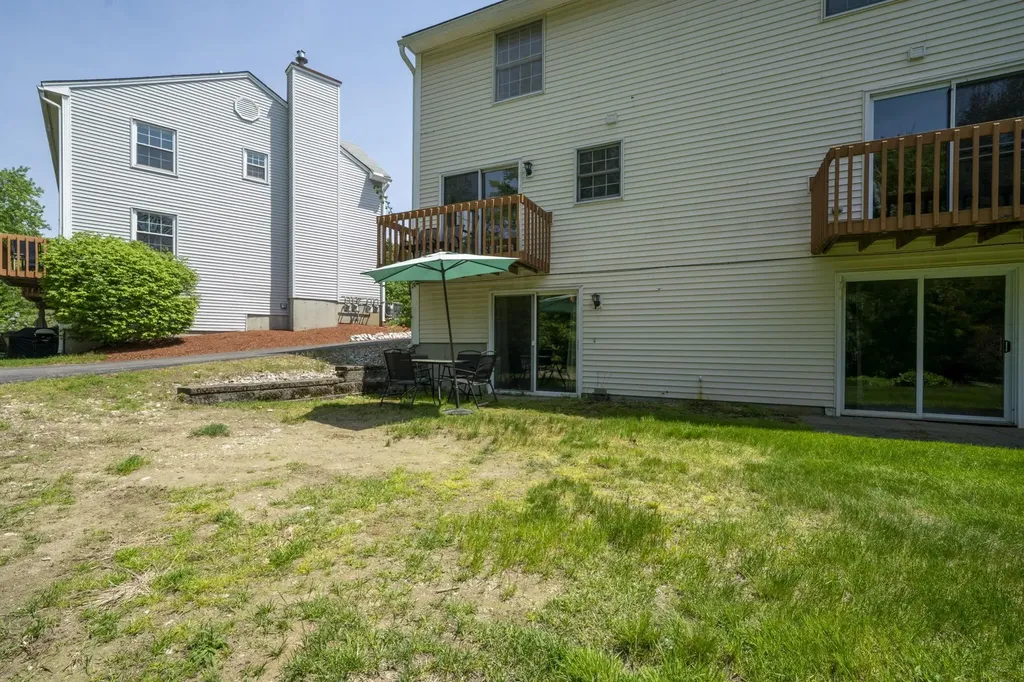 44 Brook Hollow Way Manchester NH 03103