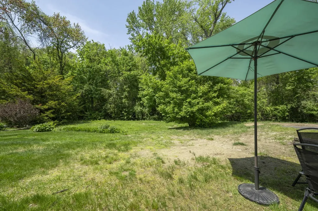 44 Brook Hollow Way Manchester NH 03103