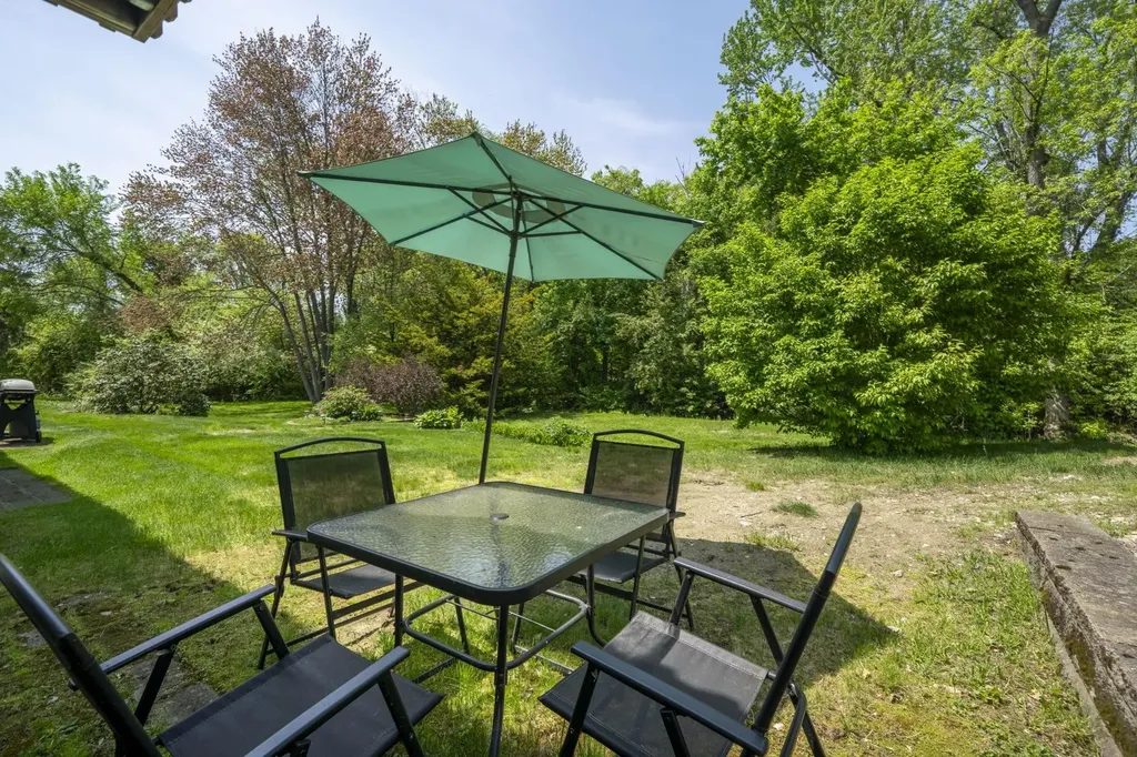 44 Brook Hollow Way Manchester NH 03103