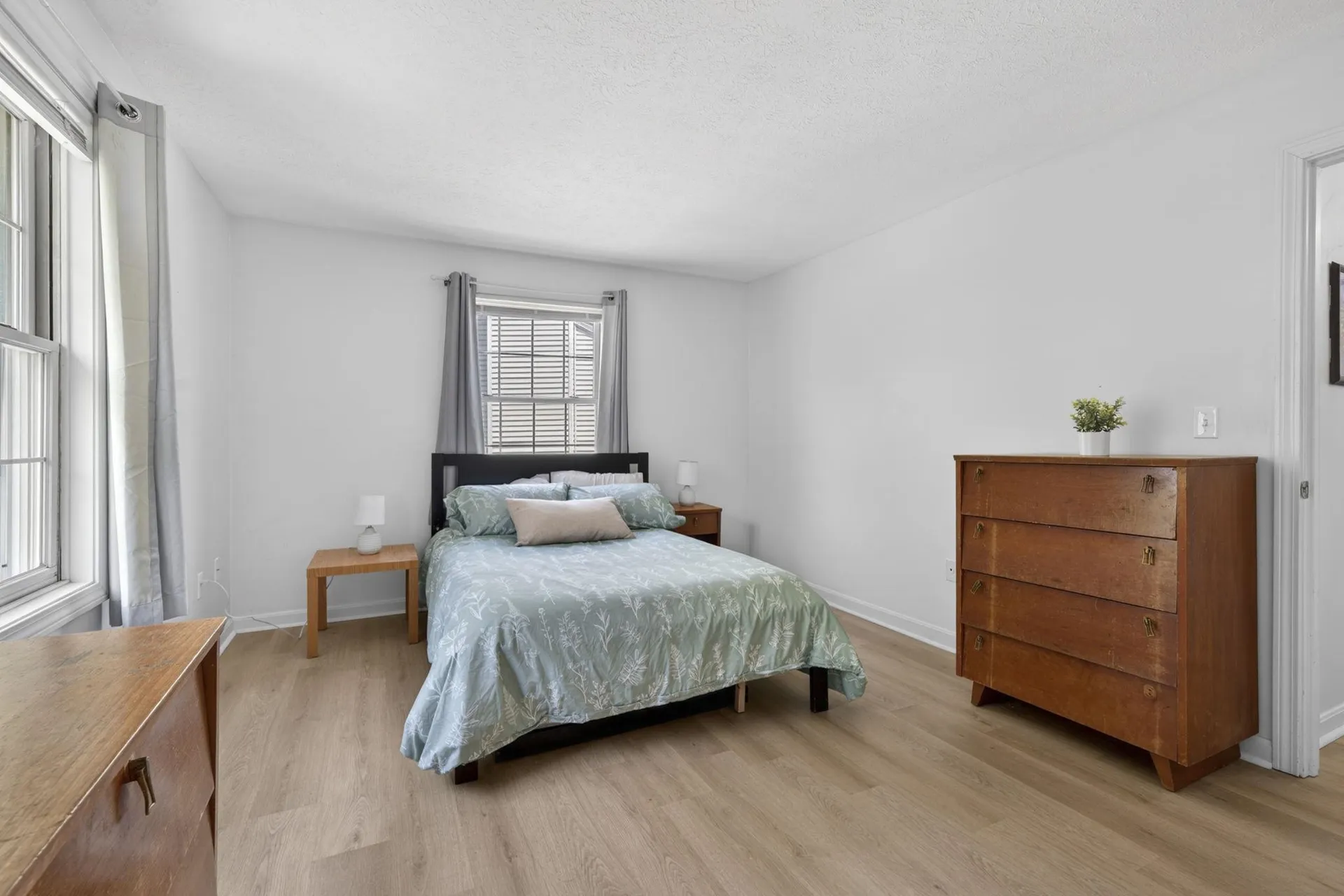 44 Brook Hollow Way Manchester NH 03103