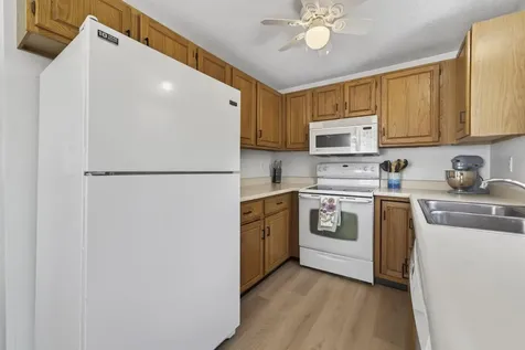 44 Brook Hollow Way Manchester NH 03103