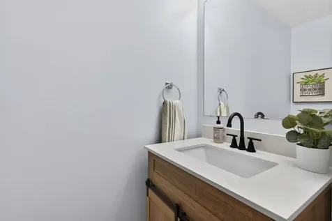 44 Brook Hollow Way Manchester NH 03103
