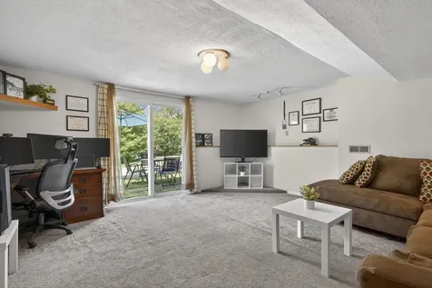 44 Brook Hollow Way Manchester NH 03103