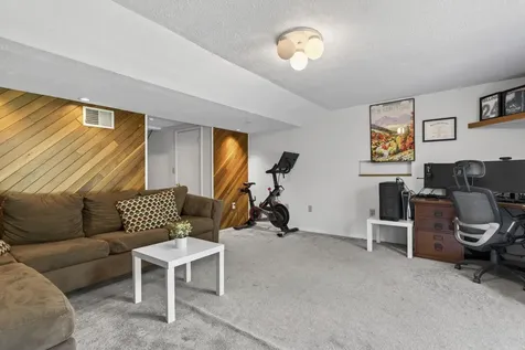 44 Brook Hollow Way Manchester NH 03103