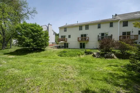 44 Brook Hollow Way Manchester NH 03103