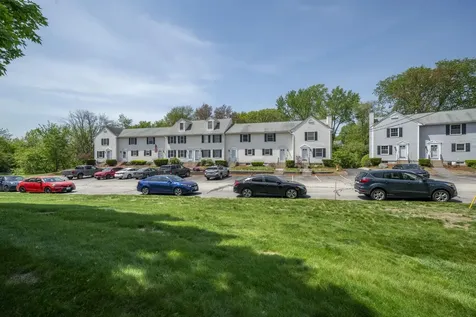 44 Brook Hollow Way Manchester NH 03103