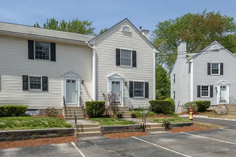 44 Brook Hollow Way Manchester NH 03103