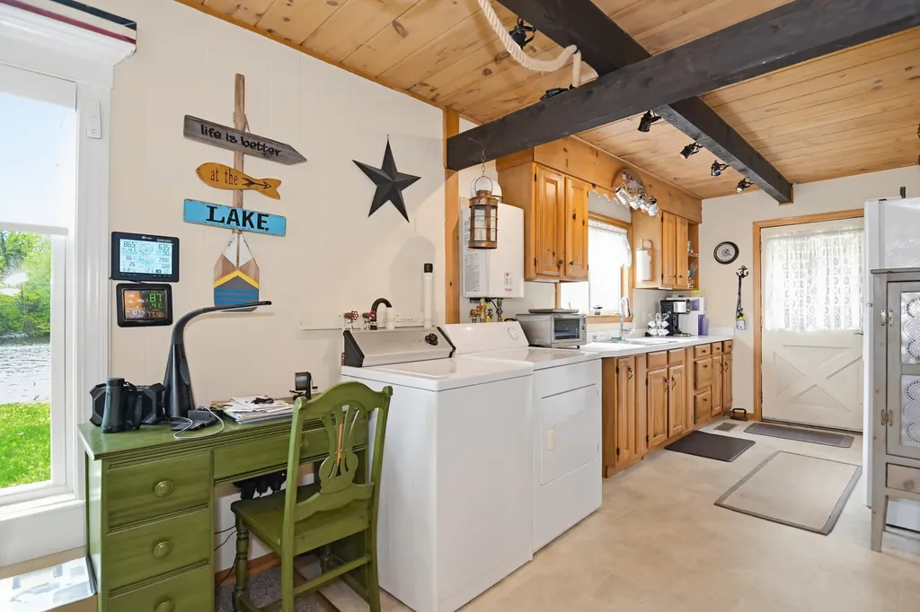 33 Moccasin Trail Hillsborough NH 03244