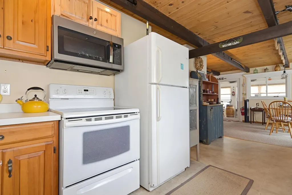 33 Moccasin Trail Hillsborough NH 03244