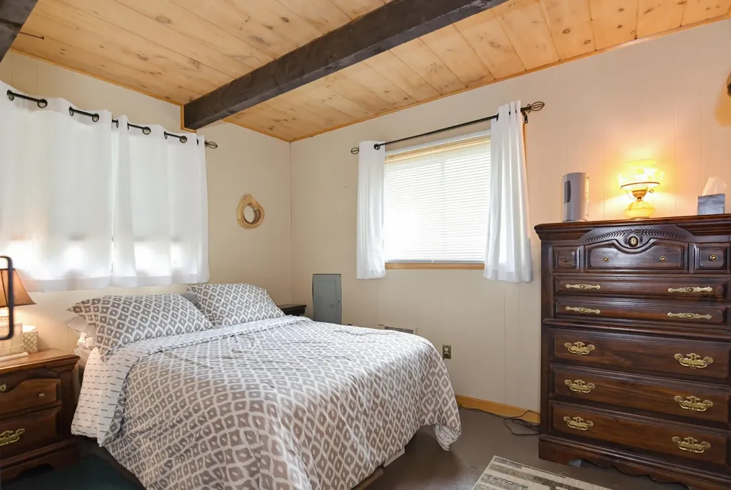 33 Moccasin Trail Hillsborough NH 03244